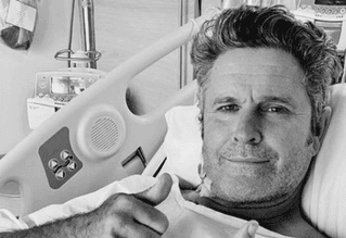 Chris Cairns battles bowel cancer